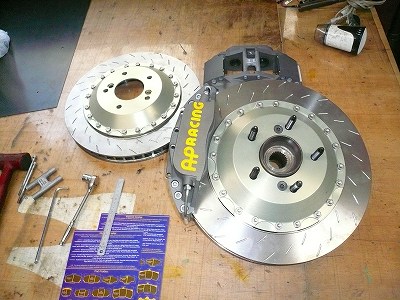 クリックすると拡大します。 E92 M3 リヤブレーキ 仮組み&パット合わせ