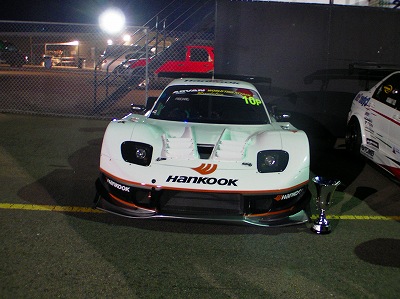 タイヤサービストラック手配、暗闇のタイヤ交換