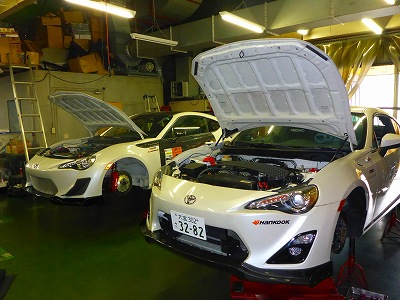 ８６ＬＷ、８６ＳＴ、デブ８君メンテナンス、、デモカー３台並びで。