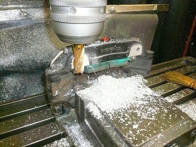 クリックすると拡大します。 リヤブレーキ取付加工